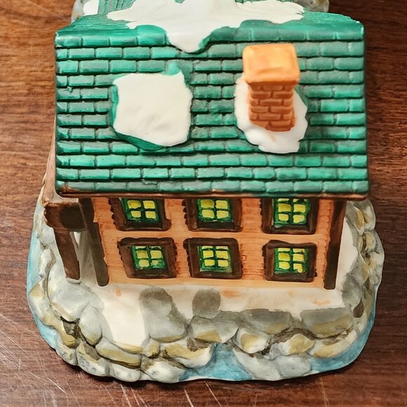 Vintage 1998 Collectable Dickens Ceramic 11" Tall Lighthouse/Figurine - Picture 2 of 15